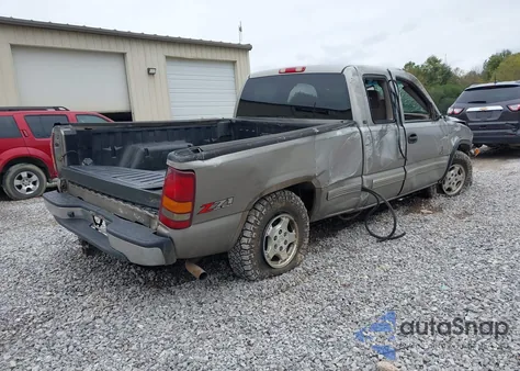 2001 Chevrolet Silverado 1500 Ls z USA, uszkodzony, nr VIN 1GCEK19T81E218002